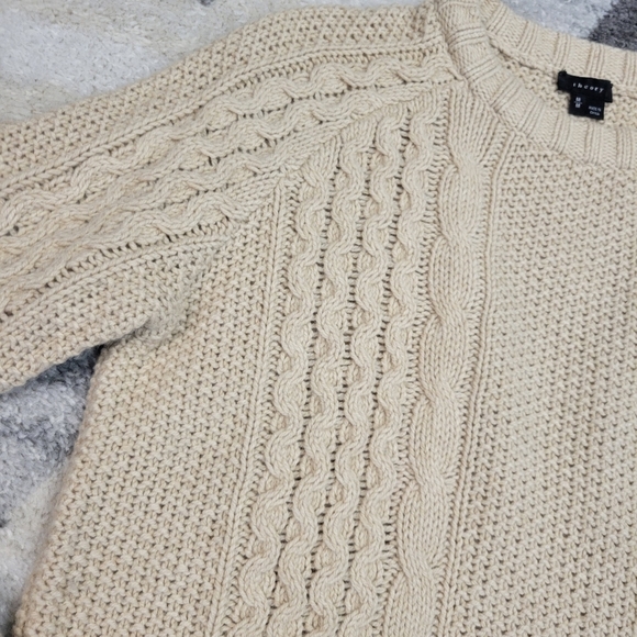Theory Sweater Innis Aria in Oatmeal (Natural) Size Medium - Picture 5 of 10